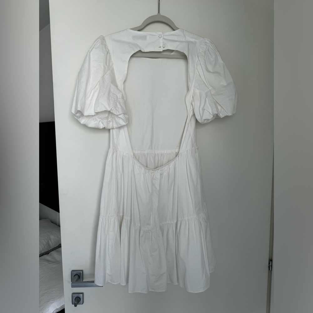 White garden dress open back